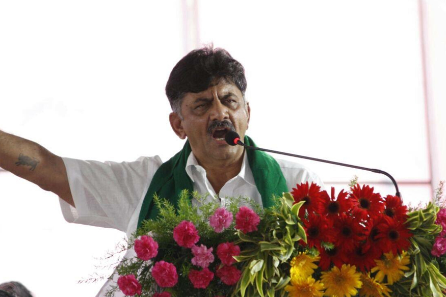 कांग्रेस से खफा डीके शिवकुमार को मनाने के लिए राहुल गांधी ने किया कुछ ऐसा...