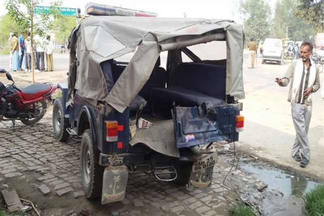 अलीगढ़: पेट्रोलिंग कर रही जीप को ट्रक ने मारी टक्‍कर, एक पुलिसकर्मी की मौत