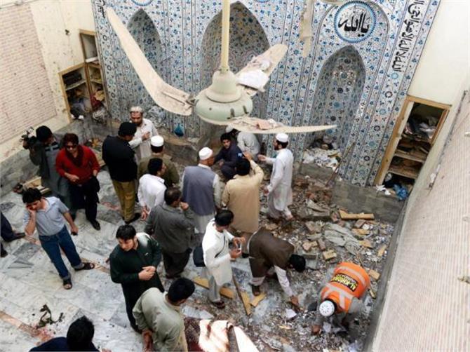 अभी अभी: पाकिस्तान: मस्जिद में धमाका, 22 की मौत