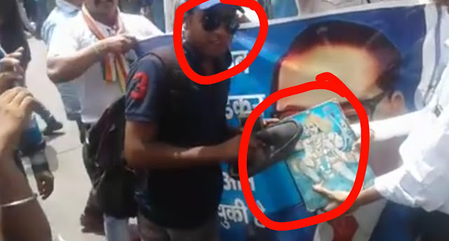 Photo of जय भीम के नारे लगाते हुए हनुमान जी की तस्वीर पर थूका और फिर मारे जूते…वीडियो