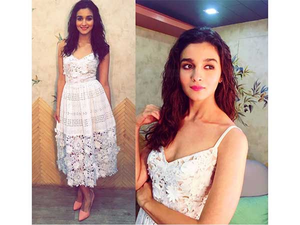 स्टाइल के लिए Midi Dress है परफेक्ट च्वॉइस