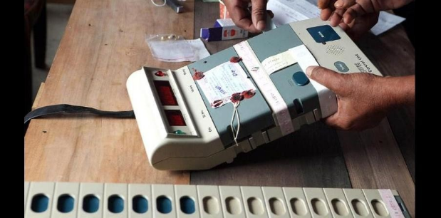 हैकथॉन चैलेंज: AAP को EC का जवाब- EVM से छेड़छाड़ की इजाजत नहीं