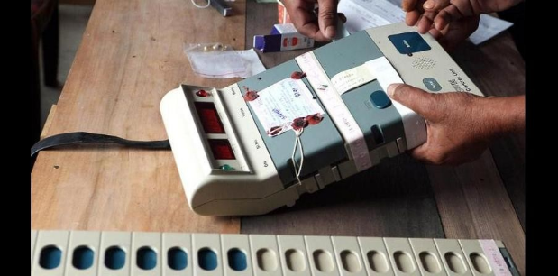 Photo of हैकथॉन चैलेंज: AAP को EC का जवाब- EVM से छेड़छाड़ की इजाजत नहीं