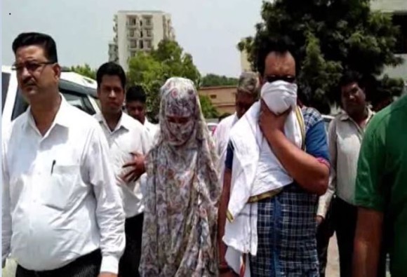 BJP कार्यकर्ता की बेटी ने SP नेता पर