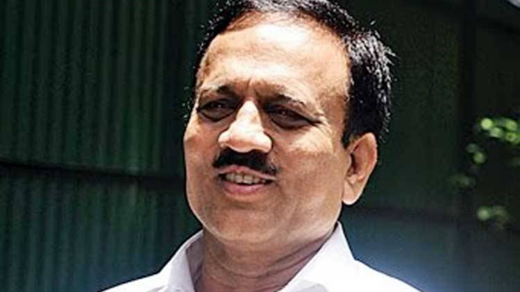 Photo of शराबी ड्राइवर की वजह से लगा जाम, तो मंत्री ने खुद चलाया ट्रक