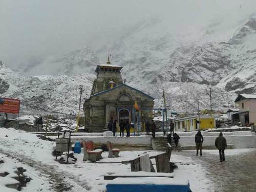 चारधाम यात्रा शुरू होने से पहले बदरी-केदार में जमकर बर्फबारी