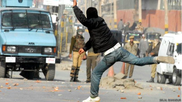 कश्मीर के हालात पर गृह मंत्री को