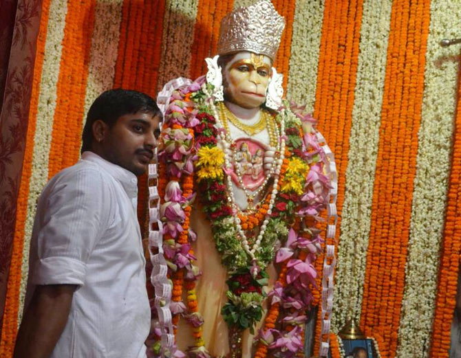 Photo of पहला बड़ा मंगल आज: हनुमान मंदिरों में सुबह से ही लगी भक्तों की लम्बी कतारें