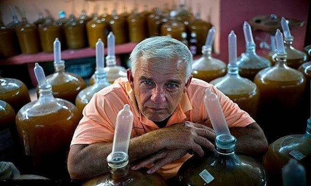 Photo of OMG: यहाँ शराब बनाने के काम आता है कंडोम!