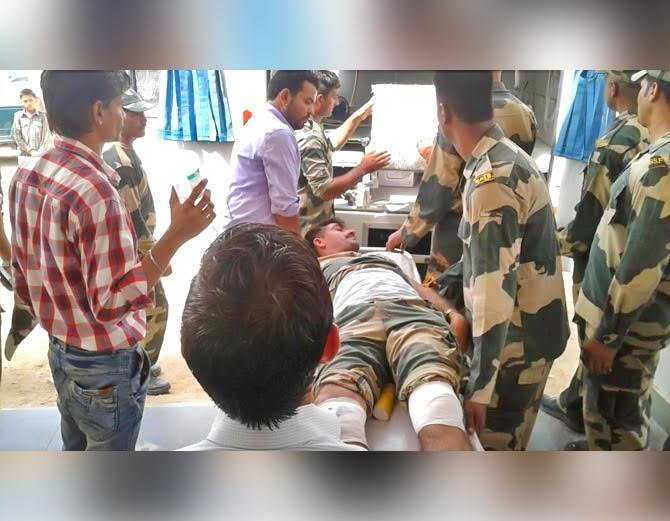Photo of फायरिंग रेंज में मोर्टार फटने से BSF के 9 जवान घायल, 2 की हालत हुई गंभीर