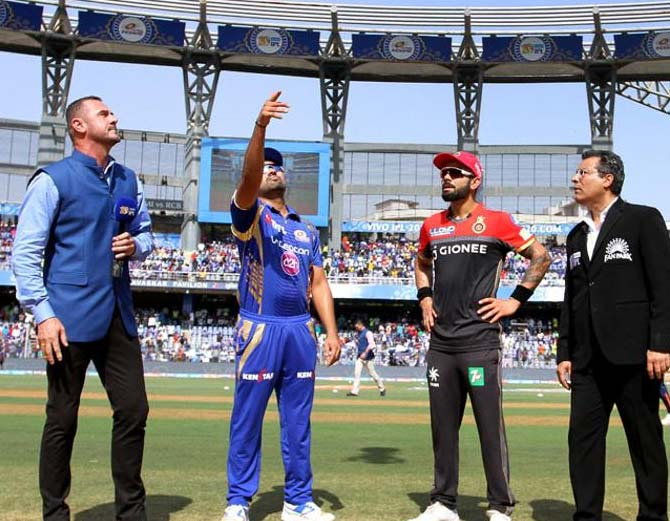 Photo of IPL: बेंगलोर ने मुंबई के खिलाफ जीता टॉस, पहले करेगी बल्लेबाजी