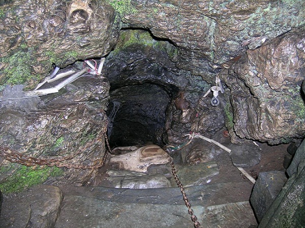 Photo of एक ऐसी गुफा जिसमें छुपा है दुनिया का अंत