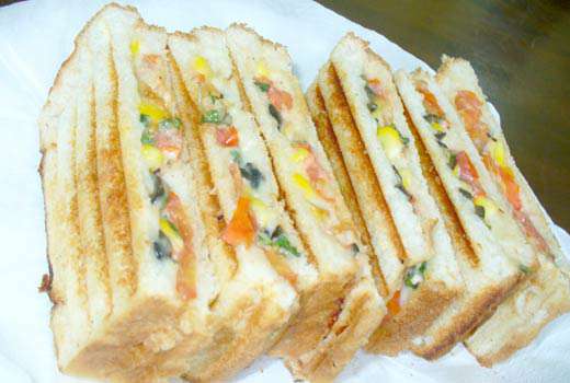 मल्टीग्रेन ब्रेड से बनाएं दही कॉर्न सैंडविच...