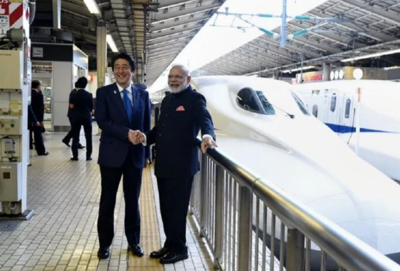 बुलेट ट्रेन के लिए भूमि अधिग्रहण के तरीकों पर अहमद पटेल ने PM मोदी सर्कार पर उठाए सवाल
