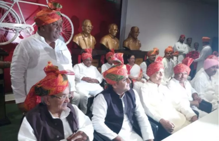 Photo of ठाकुर नेताओं से आप हमारी पगड़ी बचाएं और हम आपकी बचाएंगे: अखिलेश यादव