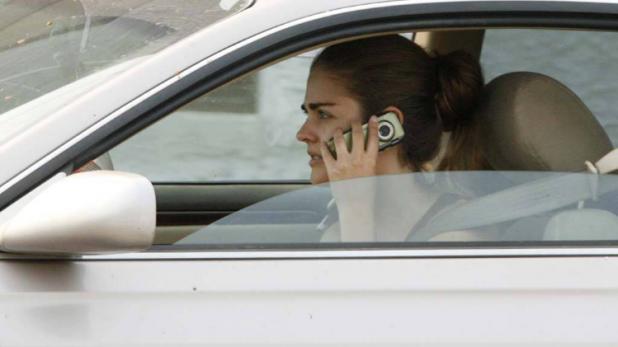 अब गाड़ी चलाते समय फोन पर की बात तो रद्द हो जाएगा लाइसेंस