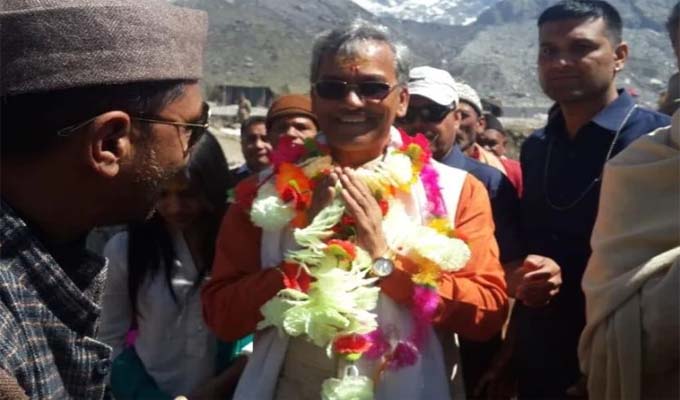 Photo of उत्तराखंड: बाबा की शरण में CM त्रिवेंद्र सिंह रावत, बदरीनाथ धाम में की पूजा अर्चना