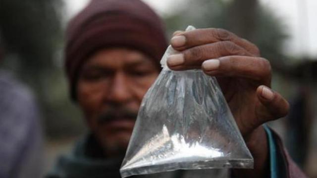 Photo of कानपुर: जहरीली शराब पीने से अब तक 14 की गई जान, 11 आरोपी गिरफ्तार