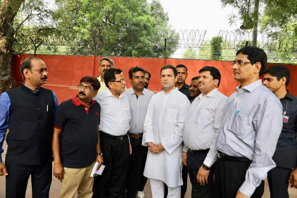Photo of लखनऊ के पत्रकारों ने आगामी चुनाव में राहुल गाँधी को दिया दस का दम !
