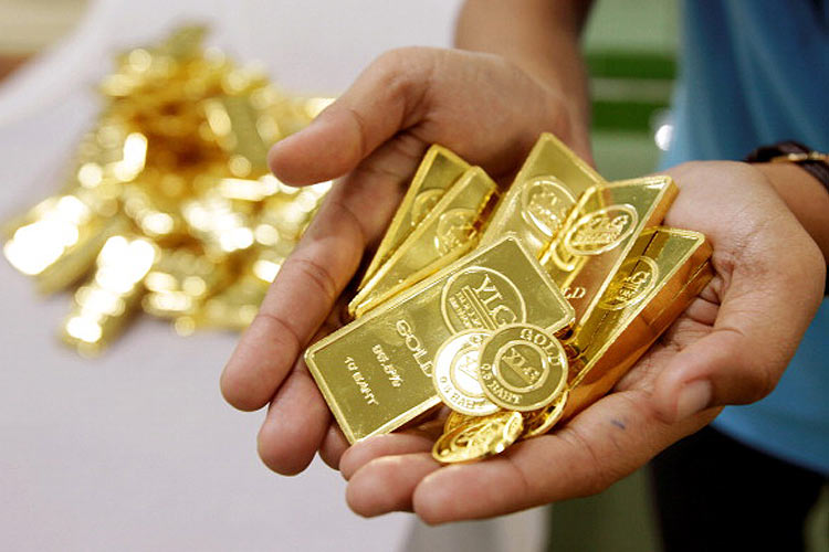 Photo of इंदौर के एयरपोर्ट टॉयलेट में मिला साढ़े तीन किलो सोना, करोड़ों में कीमत