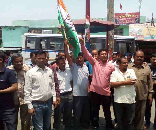 Photo of उत्तराखंड में भाजपा की कर्नाटक हार का कांग्रेसियों ने मनाया जश्न