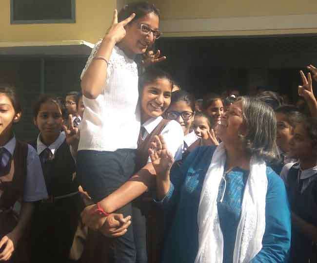 Photo of पंजाब बोर्ड की दसवीं परीक्षा में बेटियों ने फिर फहराया परचम