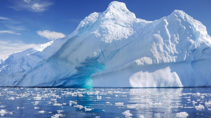 अंटार्टिका: बर्फ में निचे मिली तीन गहरी घांटिया