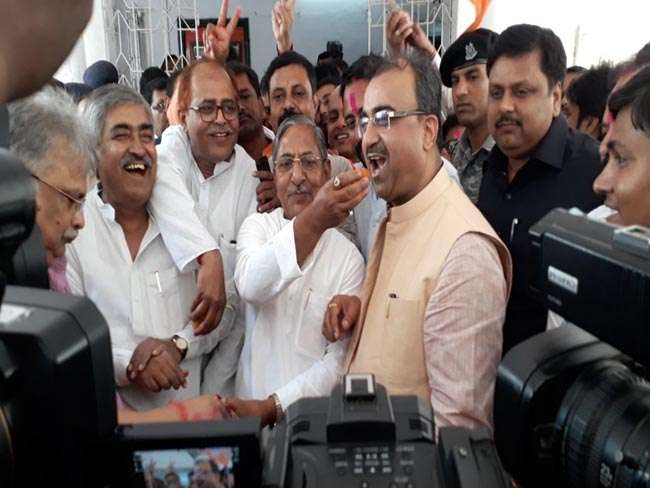 बिहार में कर्नाटक की जीत पर CM नीतीश ने BJP को दी बधाई, तो तेजस्वी ने कसा तंज