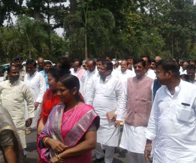 Photo of बिहार में कर्नाटक मामले के राजद विधायकों का राजभवन मार्च