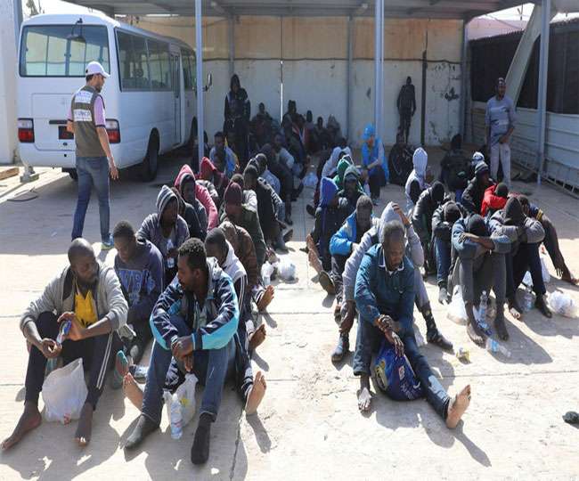लीबिया में भाग रहे कई प्रवासियों पर गोलीबारी, 15 की मौत