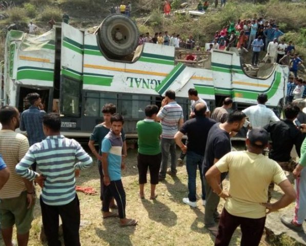 Photo of अभी अभी: हिमाचल प्रदेश में बस खाई में गिरी, हादसे में सात की मौत, 12 घायल