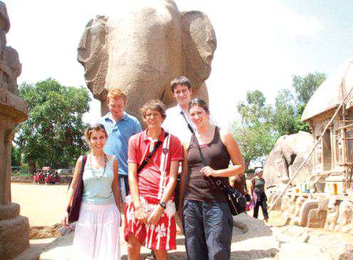 Photo of जानिए राजधानी में कहां सबसे ज्यादे घूमते हैं विदेशी