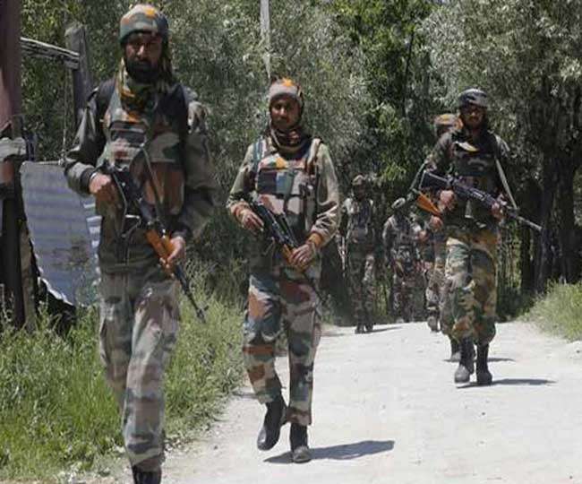 Photo of जम्मू-कश्मीर के त्राल में सैन्य कैंप पर आतंकियों ने किया बड़ा हमला