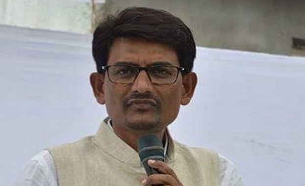 Photo of गुजरात हिंसा: विवादों में घिरे विधायक ठाकोर से राहुल गांधी ने की फोन पर बात