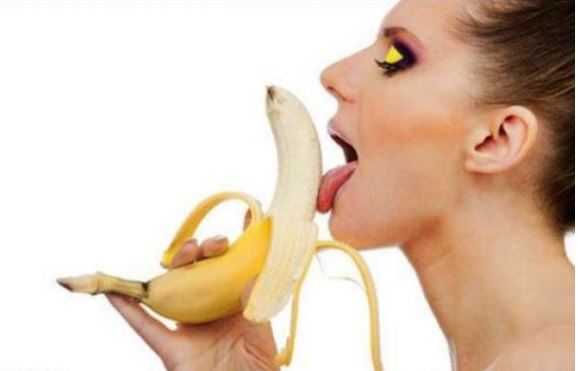 Photo of जानिए किस तरीके से जीभ को करने से सेक्स के लिए आपका पार्टनर हो जायेगा आउट ऑफ़ कंट्रोल