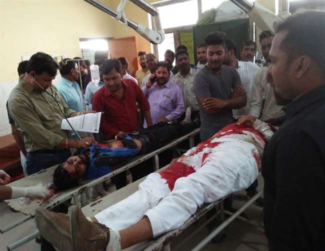 Photo of अंबेडकरनगर में बसपा नेता को सरेआम गोलियों से भूना, चालक को भी उतारा मौत के घाट