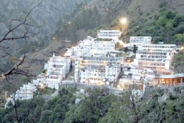 Photo of बड़ी खुशखबरी: वैष्णो देवी जाने वाले श्रद्धालुओं के लिए 5 लाख का दुर्घटना बीमा नि:शुल्क