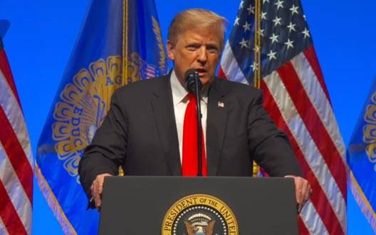 Photo of यहूदी प्रार्थना स्थल पर मारे गए लोगों को ट्रंप की श्रद्धांजलि, शोक में 3 दिन तक झुके रहेंगे ध्वज