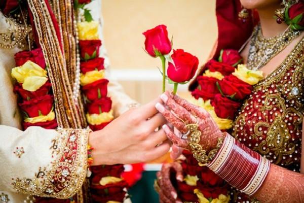 Photo of मनचाही शादी के लिए पीले रुमाल से कीजिए यह आसान सा टोटका…