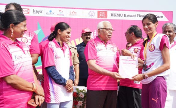 Photo of अविनाश व पारुल ने जीती लखनऊ पिंक मैराथन