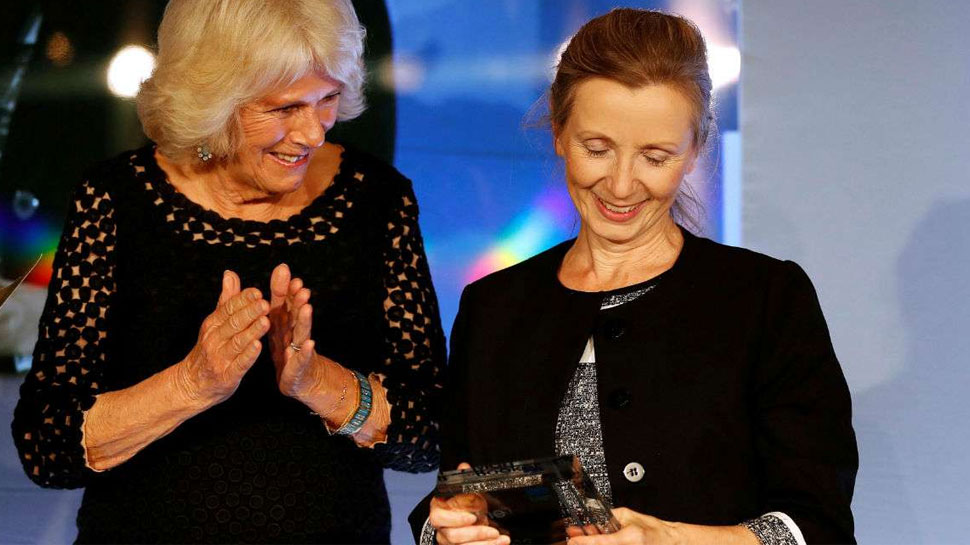 Photo of लेखिका एना बर्न्स को ‘मिल्कमैन’ के लिए मिला मैन बुकर पुरस्कार