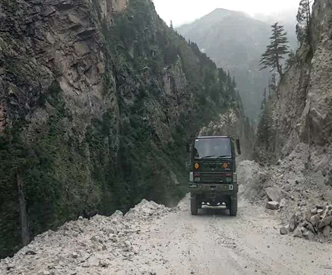 Photo of हिचकोले खा रही चीन सीमा को जोड़ने वाली महत्वपूर्ण सड़क