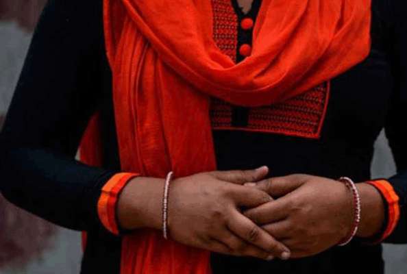 Photo of पैर दबाते-दबाते बहु ने ससुर का दबा दिया ये अंग, फिर हुआ कुछ ऐसा की सबके होश उड़ गये