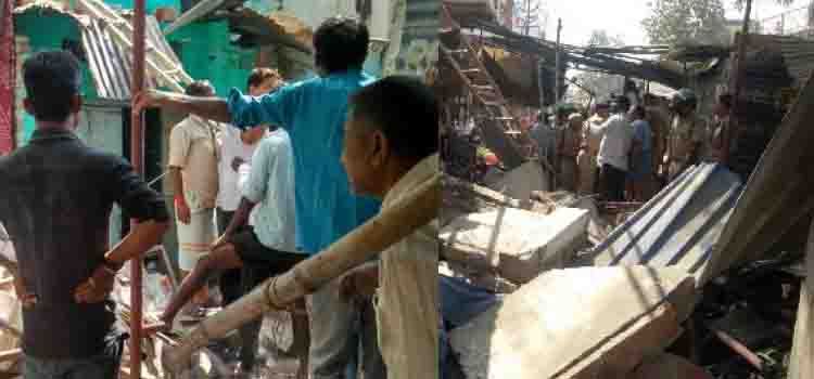 Photo of वाराणसी: पटाखों से हुए धमाके में गिरी घर की छत, दो की हुई मौत और कई घायल