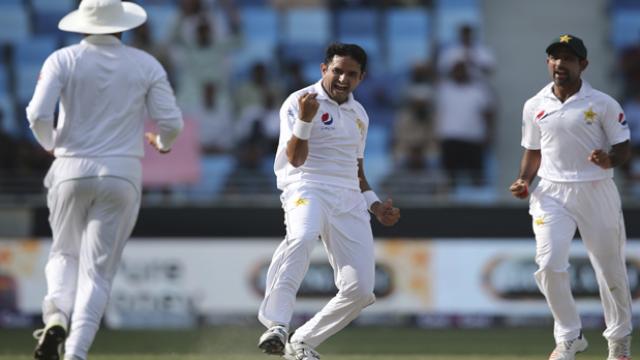 Pak vs Aus Dubai Test: अब्बास ने सात गेंदों में झटके 3 विकेट, PAK को पहुंचाया जीत के करीब...