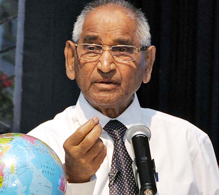 Photo of बैंकाक में ‘लाइफटाइम एचीवमेन्ट अवार्ड’ से सम्मानित किये गये डा. जगदीश गांधी