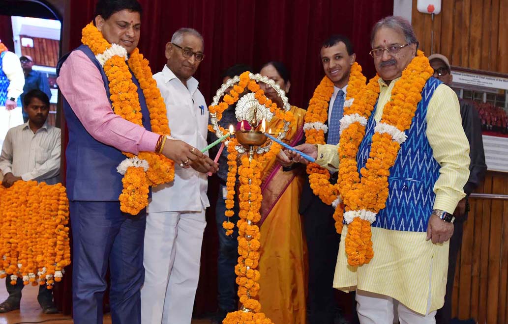 Photo of घर-परिवार से करनी चाहिए बच्चों को अच्छा संसार देने की शुरूआत : राजेश अग्रवाल
