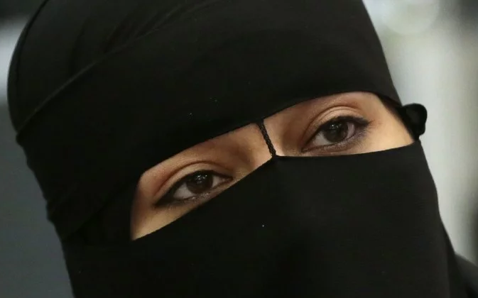 Photo of सॉफ्टवेयर कंपनी ने महिला को जाब पहने से किया मना तो CEO की गई नौकरी