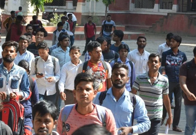 Photo of सिपाही भर्ती 2018: इलाहाबाद और सहारनपुर में पकड़ा गया फर्जी इनविजिलेटर