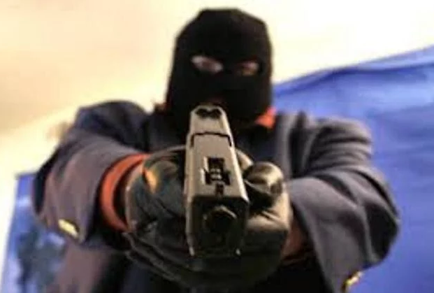 Photo of सोपोर में अगवा युवक के परिवार का वीडियो आया सामने, मां ने मांगी बेटे के गलती की माफी